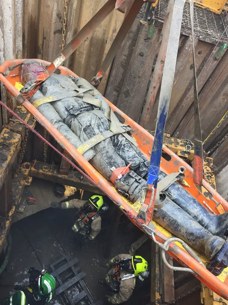 RLNCS50_Confined_Space_Manikin_Bicester_Exercise_in_Stretcher.webp