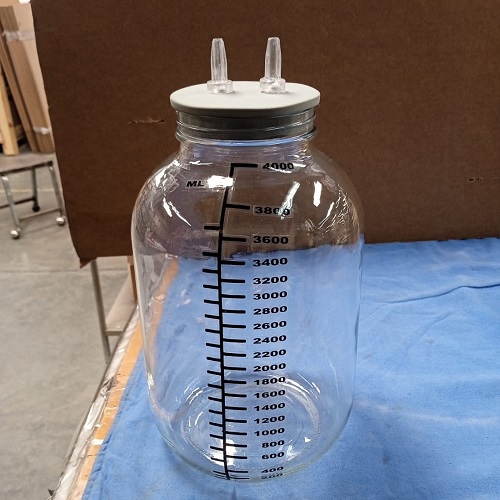Frasco de 1 Galón para aspirador con Tubo de Salida (Tapón Incluido)