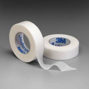 Cinta microporosa de 1" Micropore™ color blanco. Medida: 2.5cm x 9.14m caja c/12 rollos
