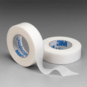 Cinta microporosa de 3" Micropore™ color blanco. Medida: 7.5cm x 9.14m caja c/4 rollos