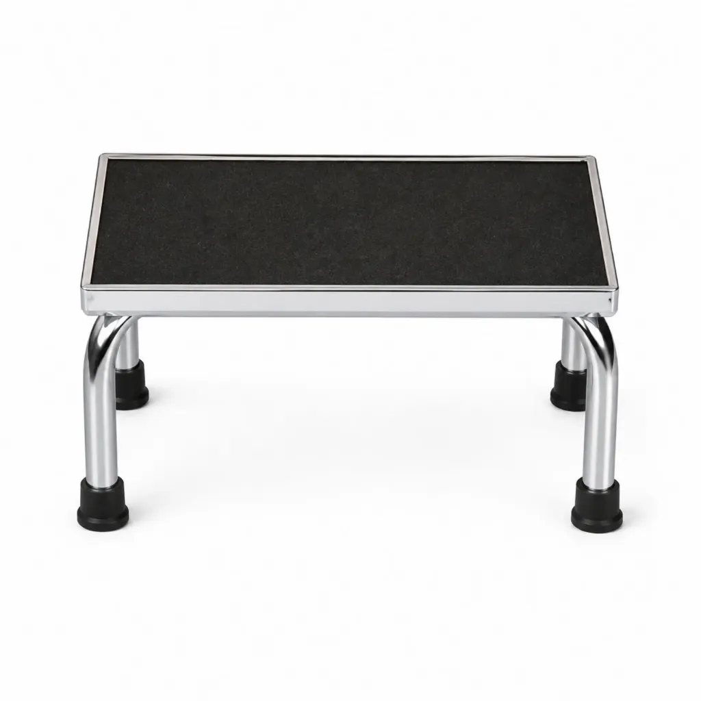 Banqueta de altura de un peldaño cromada