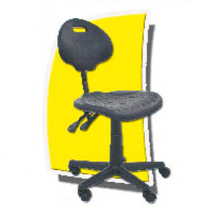 Silla alta de poliuretano color negro con respaldo y descansapies
