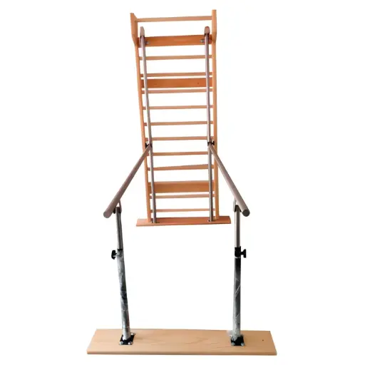 Barras paralelas plegables con barras suecas ancladas fabricadas de madera para fisioterapia